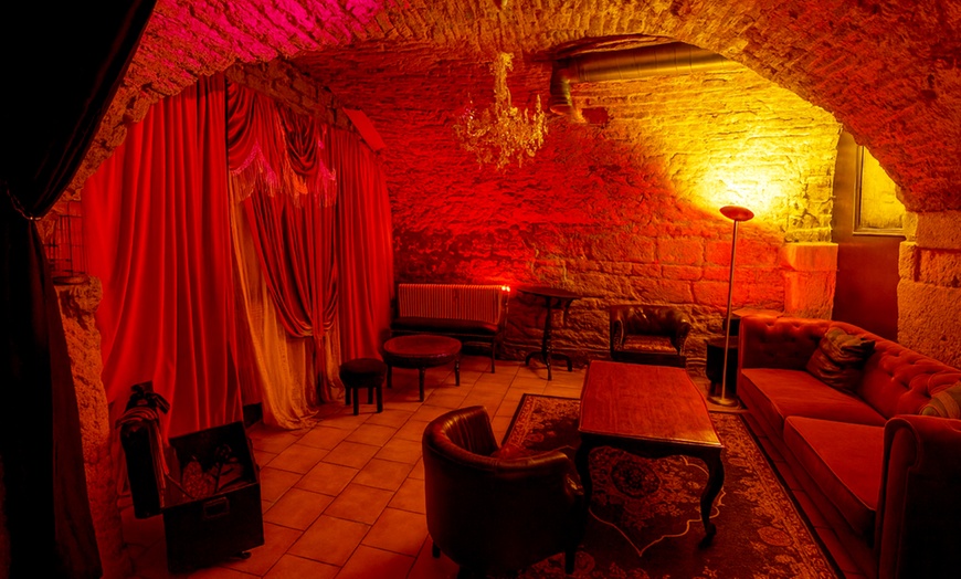 Image 11: Nuit cabaret glamour à Lyon : immersion burlesque au cœur d’Ô Boudoir