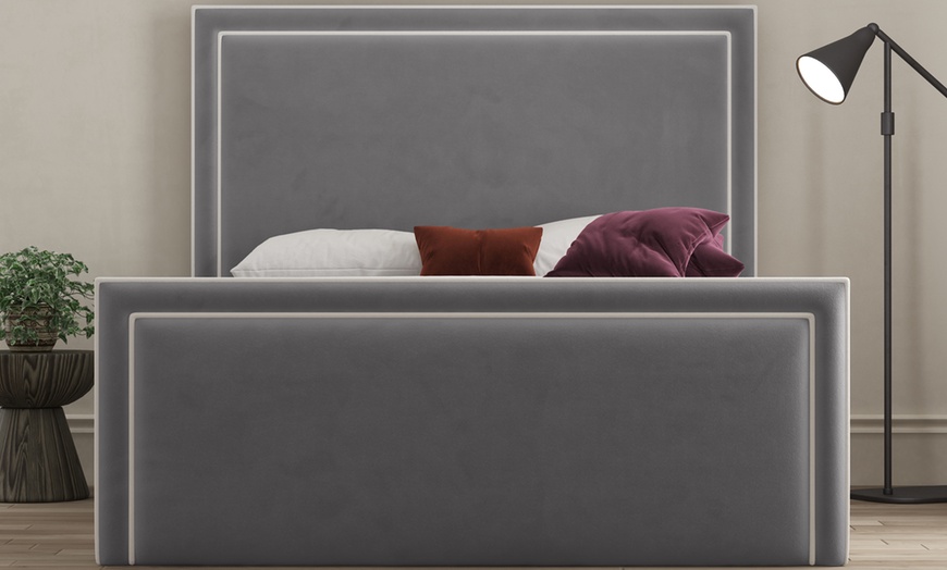 Image 9: DS Living Verona Pipping Upholstered Bed 