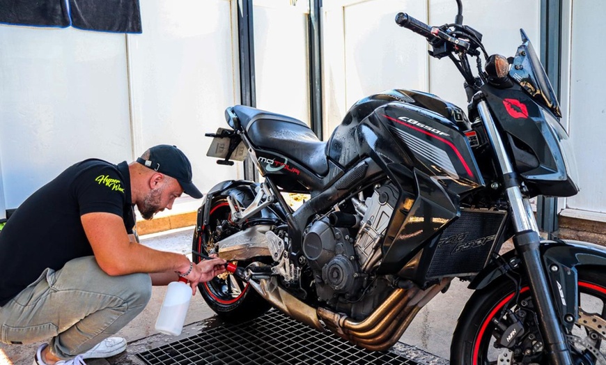 Image 7: Lavado de coche completo a elegir entre clásico, detallado o prémium