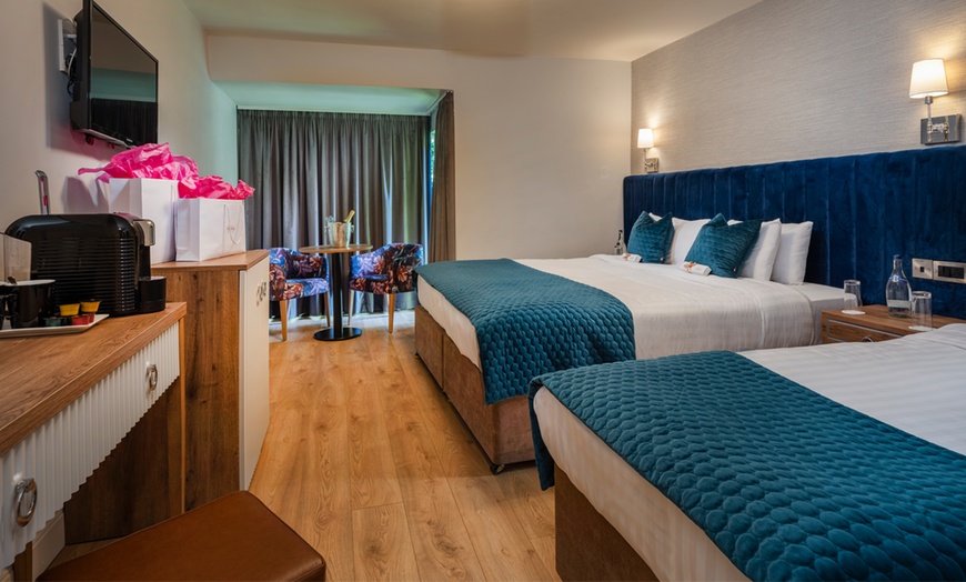 Image 5: Wicklow: 1-2 Nighs with Breakfast, Drink of Choice, Chocolates