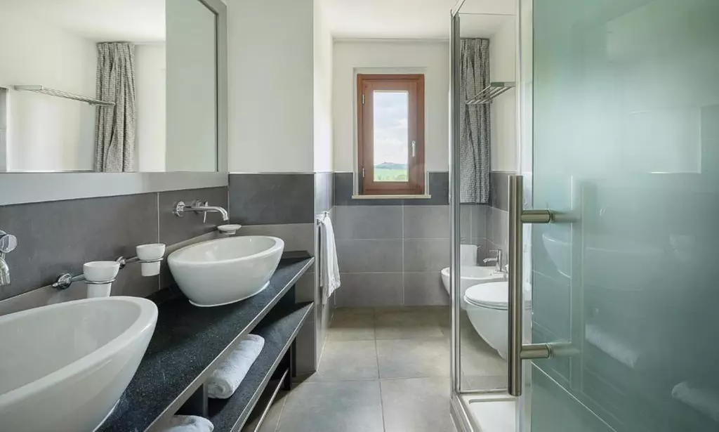 Siena 4*: camera Classic con colazione o mezza pensione, Spa e drink