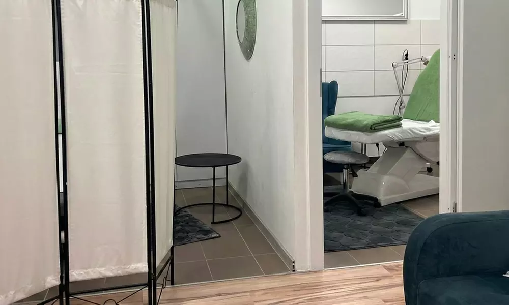 Odmładzająca radiofrekwencja mikroigłowa na twarz, szyję i dekolt w salonie Lulu (do -45%) - Second Medium