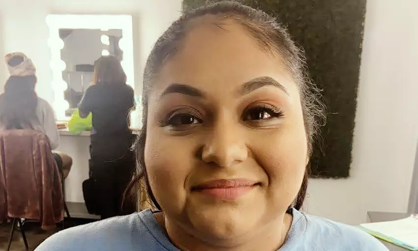 Achieve the Perfect Full or Soft Glam Look with Expert Makeup