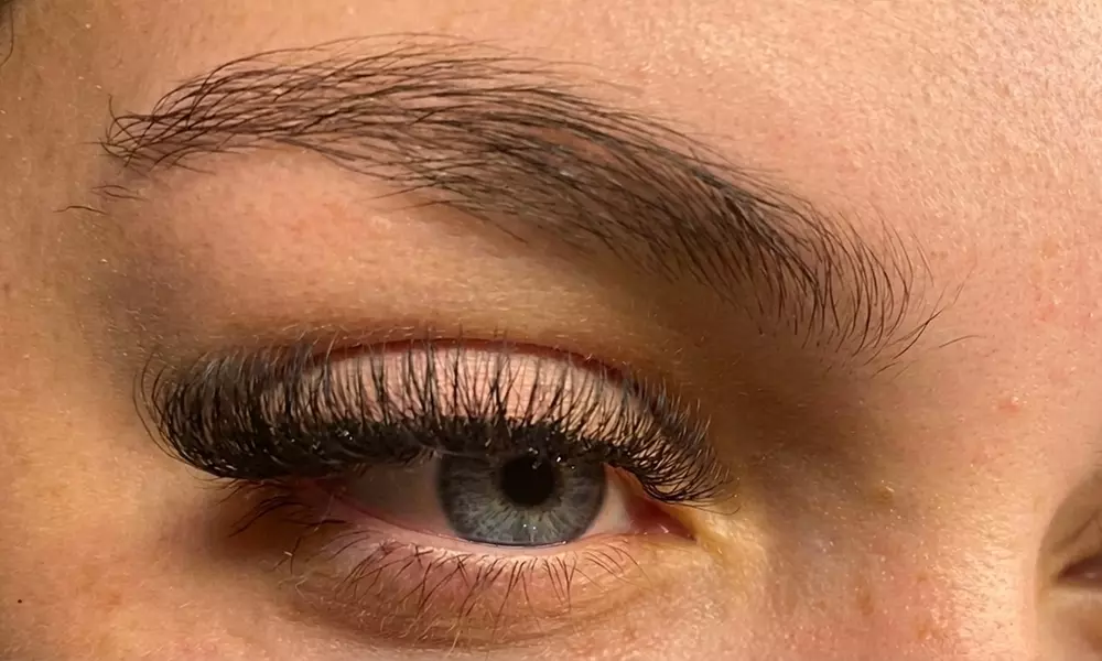 Classic Extensions or 3D or 6D Lash Extensions w/ Optional 2 Week Fill