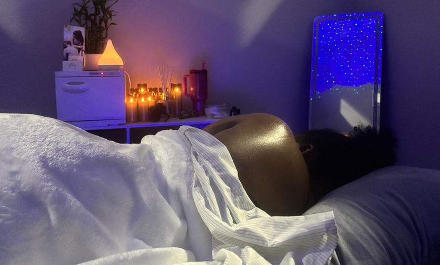 Image 2: 30, 60 or 120-Minute Massage with Hot Stone and Aromatherapy