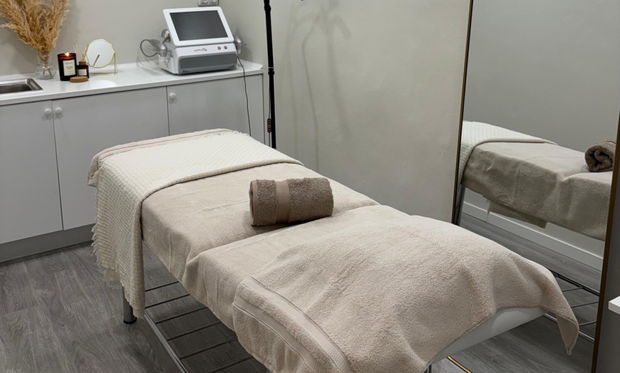 Image 2: Tratamiento facial con 1 o 2 viales de 1 ml de relleno dérmico 