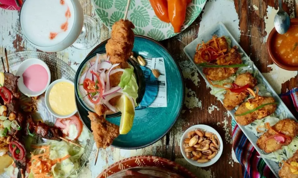 Menú peruano para 2 o 4 personas con bebidas y postres