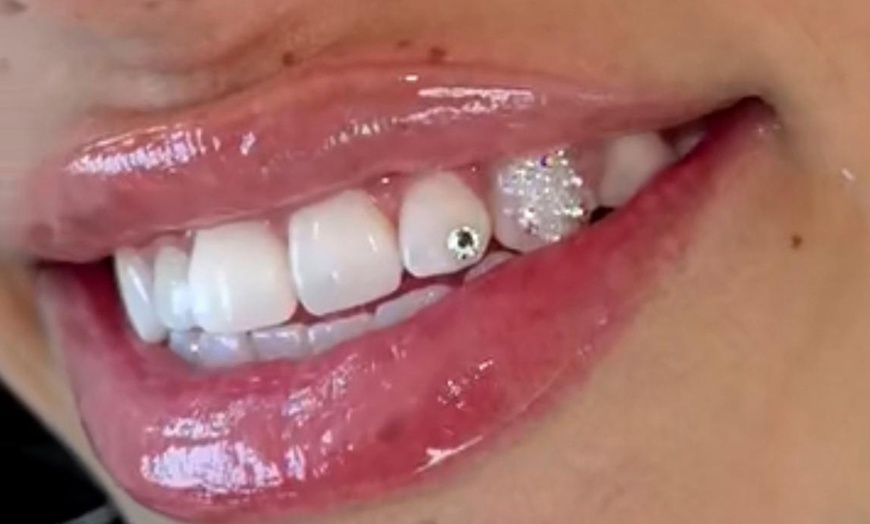 Image 6: Zahnschmuck mit Swarovski®-Kristallen, Lash- oder Brow-Lifting + Farbe