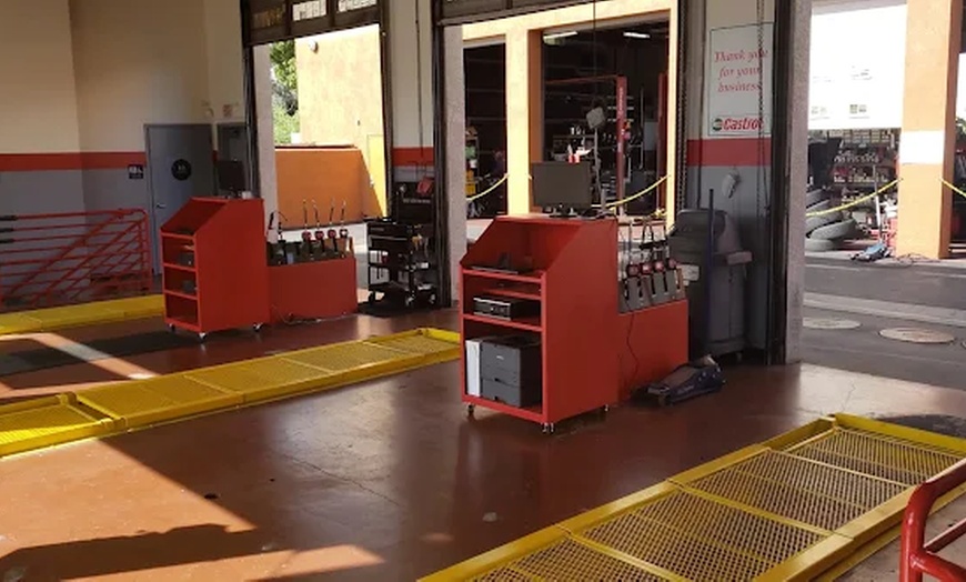 Image 4: 10-Minute Oil Change + Free Maintenance Check at SynFast Oil Change