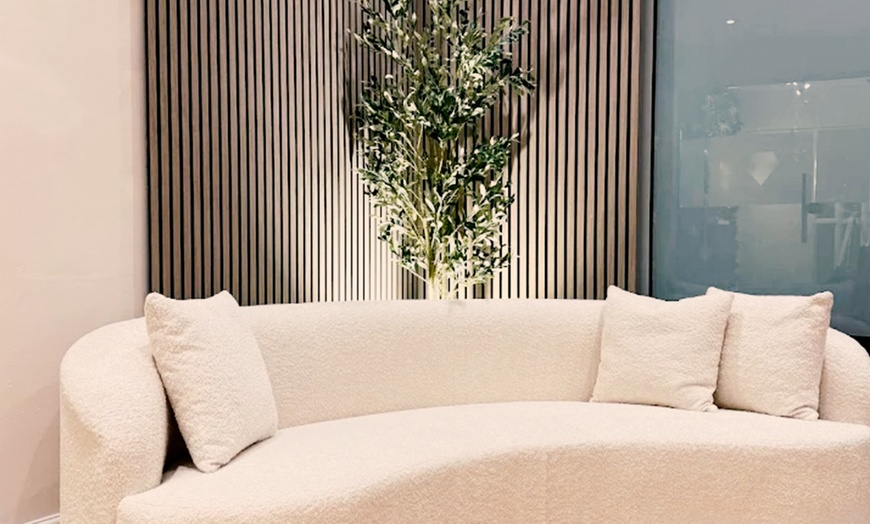 Image 5: Discover Celebrity Skincare with SKINSTORM Facials - 45, 60 or 120 Min