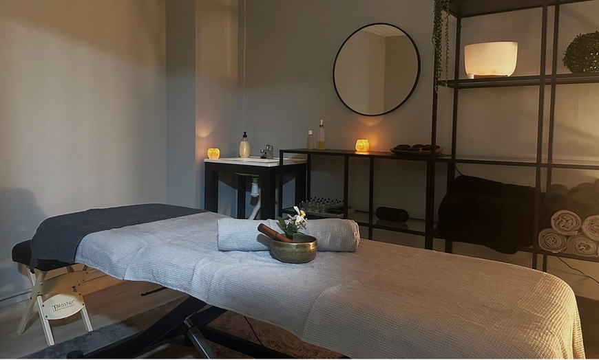 Image 8: ¡Momento relax! 1 o 2 sesiones de masaje a elegir de hasta 1 hora