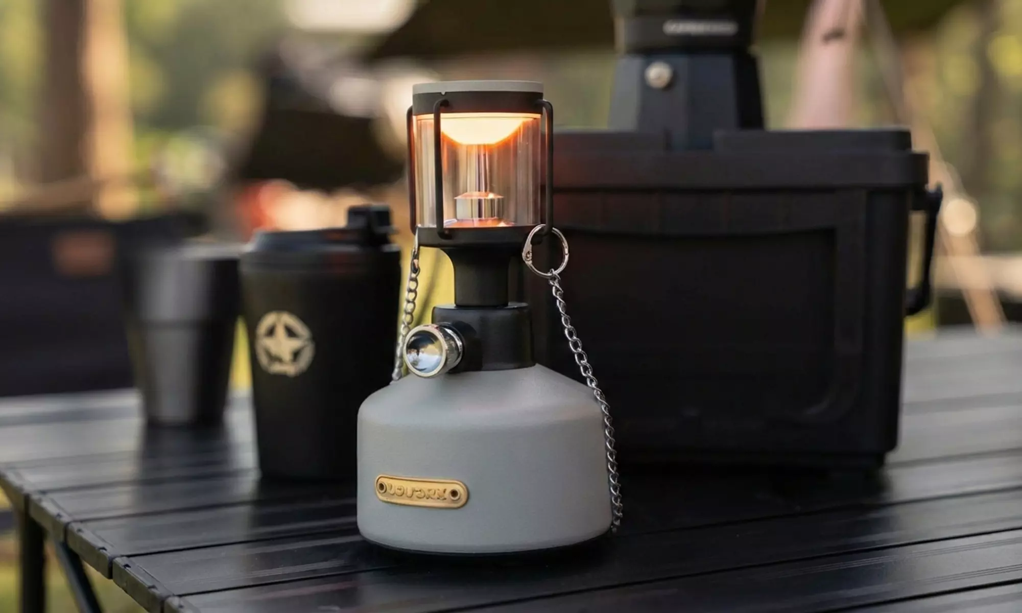 Draagbare vintage led-lantaarn met ingebouwde powerbank