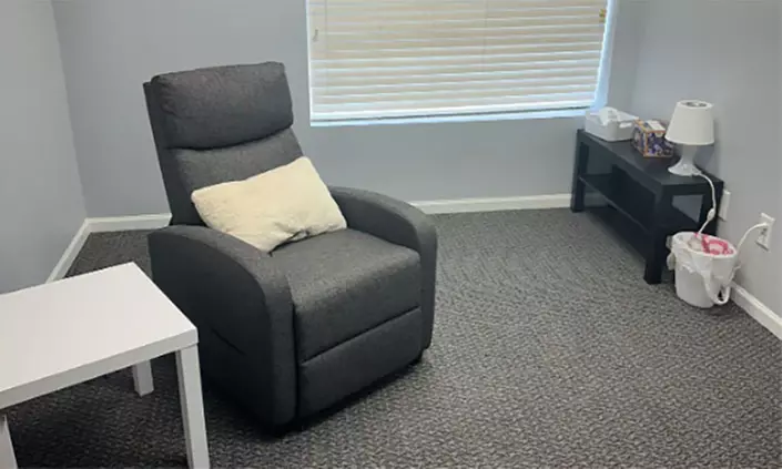 1, 3, or 5 Sessions: 60-Min Choice-of-Massage (Hot Stone/Deep Tissue)