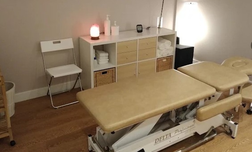 Image 9: Hasta 5 sesiones de 1 hora de masaje a elegir para 1 persona