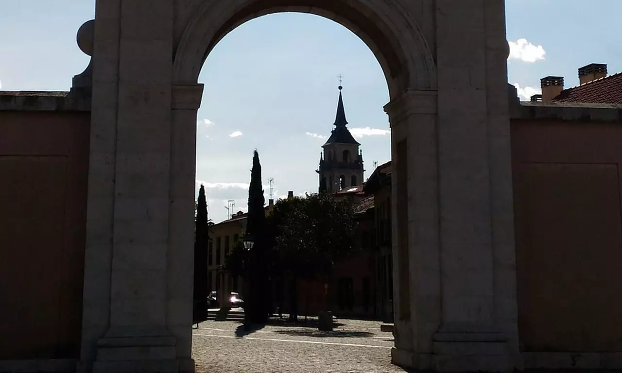 Visita turística guiada por Alcalá de Henares en Alcalá Turismo Y Más