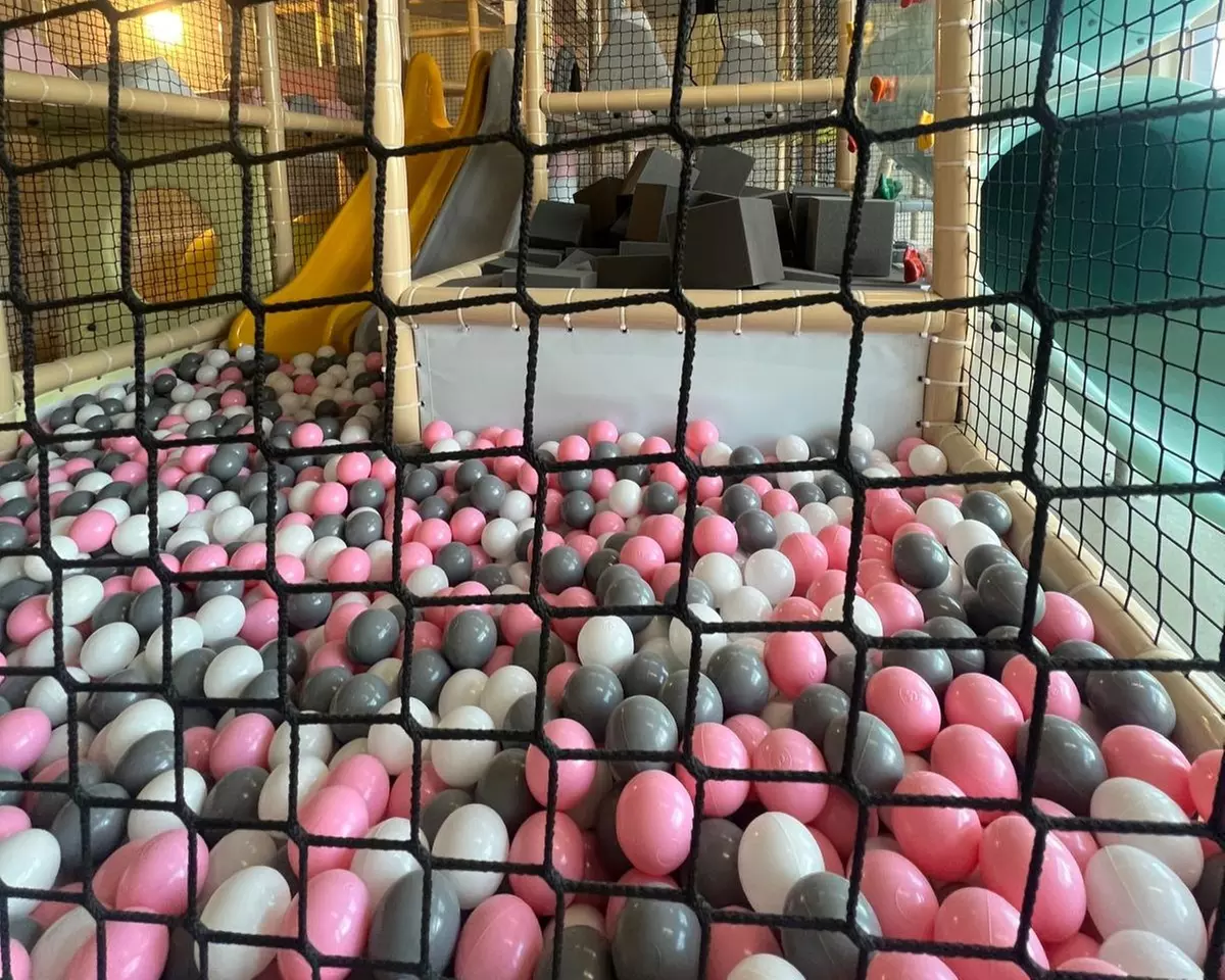 Godzinne bilety wstępu dla 1 lub 2 dzieci do sali zabaw