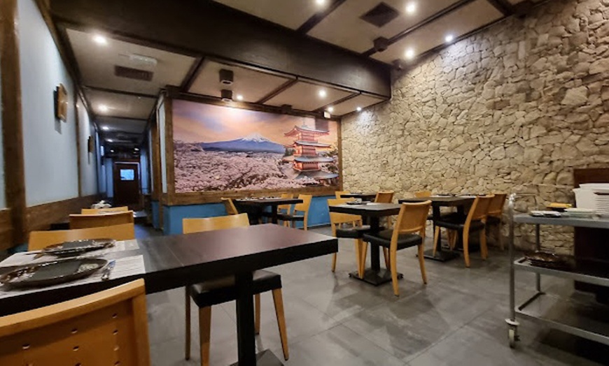 Image 12: Buffet libre de sushi por la noche para dos personas