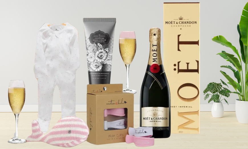 Image 6: Save Big: Spend $10 and Get 40% Off ANY Gift Hampers on Site