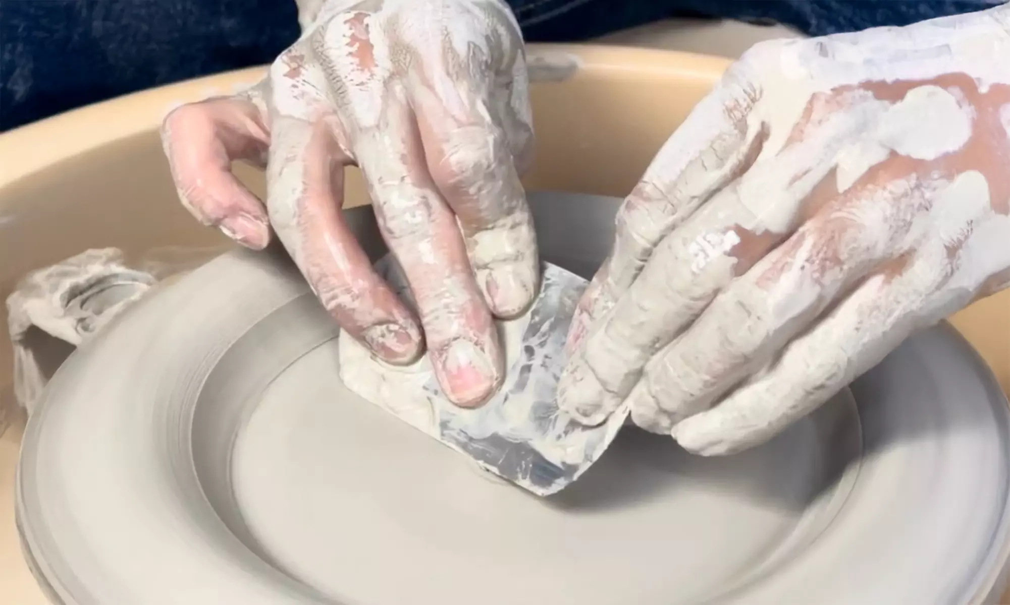 Taller de cerámica de 2 h con copa de vino para 1 o 2 personas