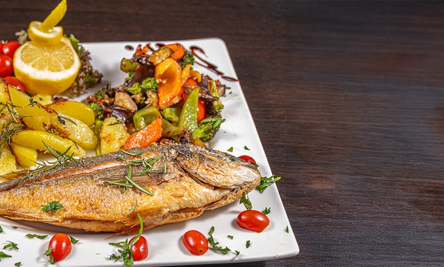 Image 2: 2- oder 3-Gänge-Menü mit Steak- oder Fischgericht für 2 Personen