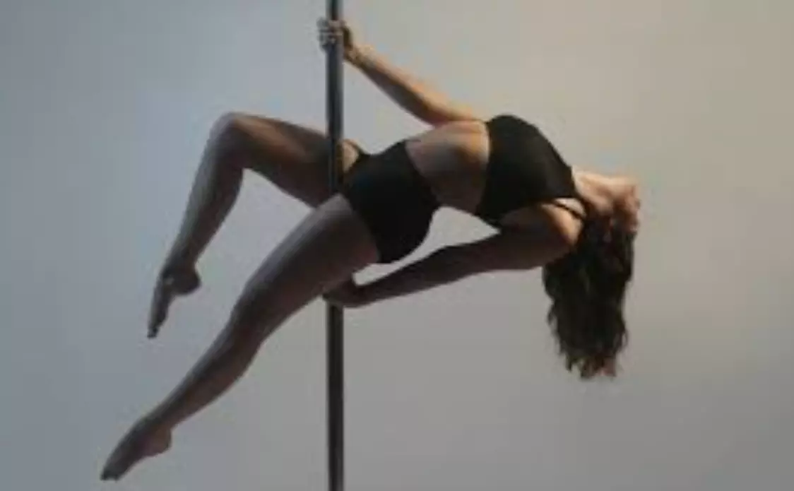 Initiation à la pole dance : 2 ou 3 cours collectifs avec Demon Spin