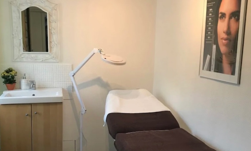 Image 1: Massage à la bougie, californien ou soin cocon hydratant au karité