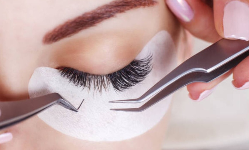 Image 14: Arreglo de cejas y pestañas: lifting, laminado, extensiones y más 
