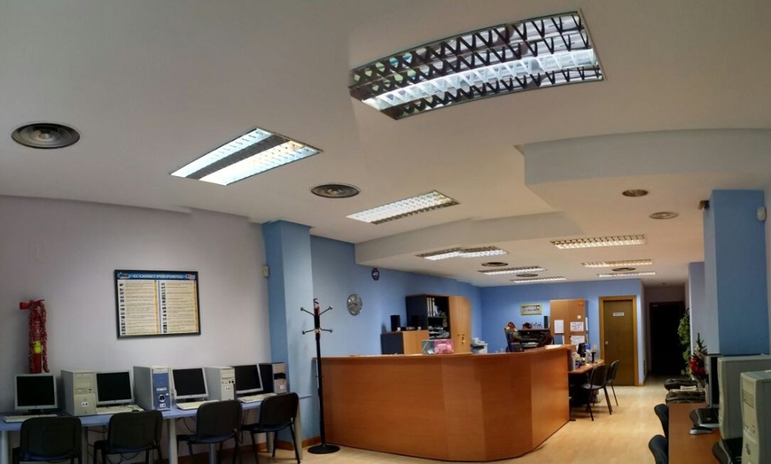 Image 3: Curso para obtener el permiso de conducir B con 2 o 4 prácticas