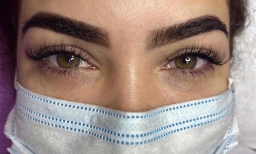 Image 8: Extensiones de pestañas clásicas, híbridas o con volumen ruso 