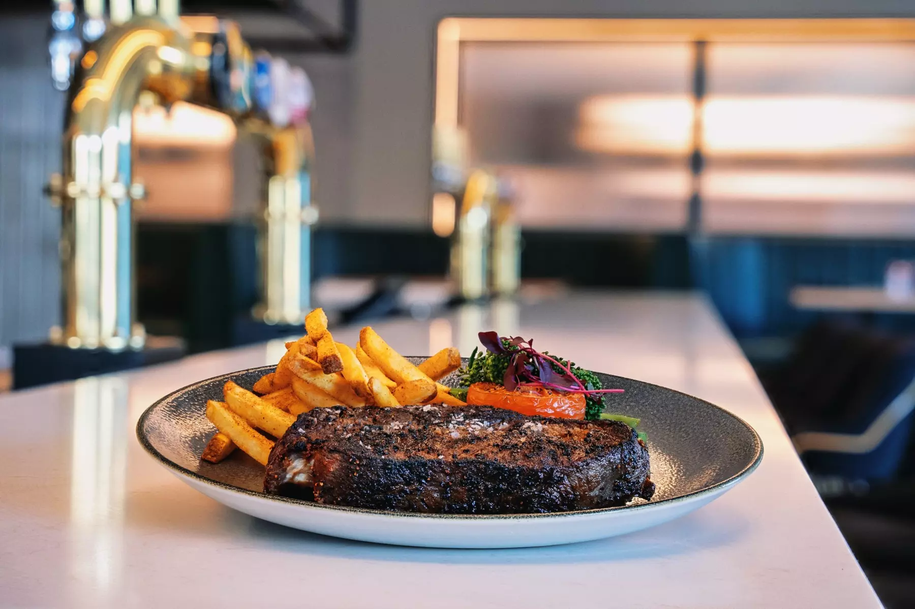 Steak Dinner for 2 or 4 w/ Glass or Bottle of Wine in Glasgow