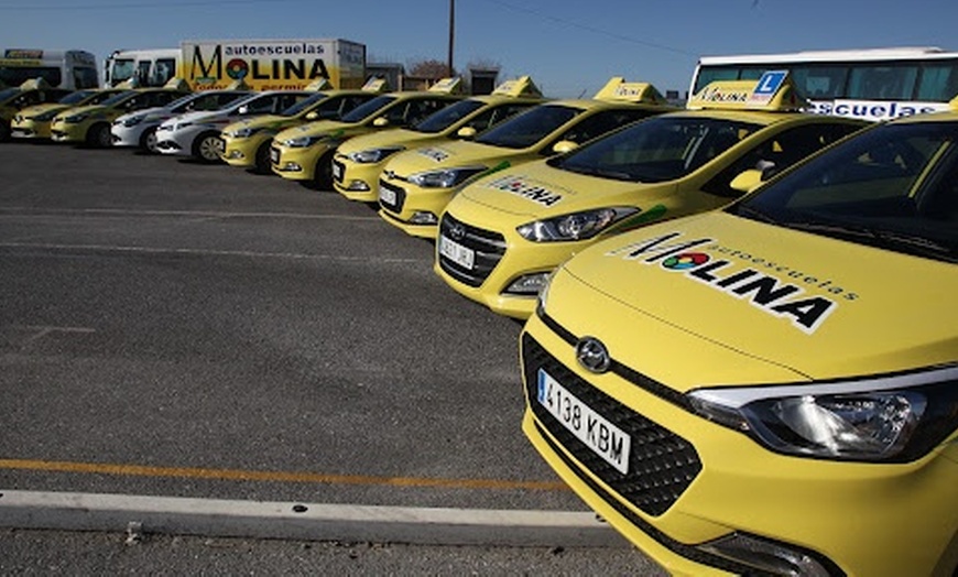 Image 2: ¡Hora de tomar el volante! Curso para obtener el carné de coche o moto