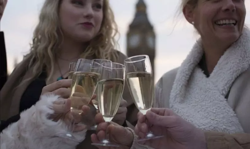 River cruise on the Thames with live music and canapés