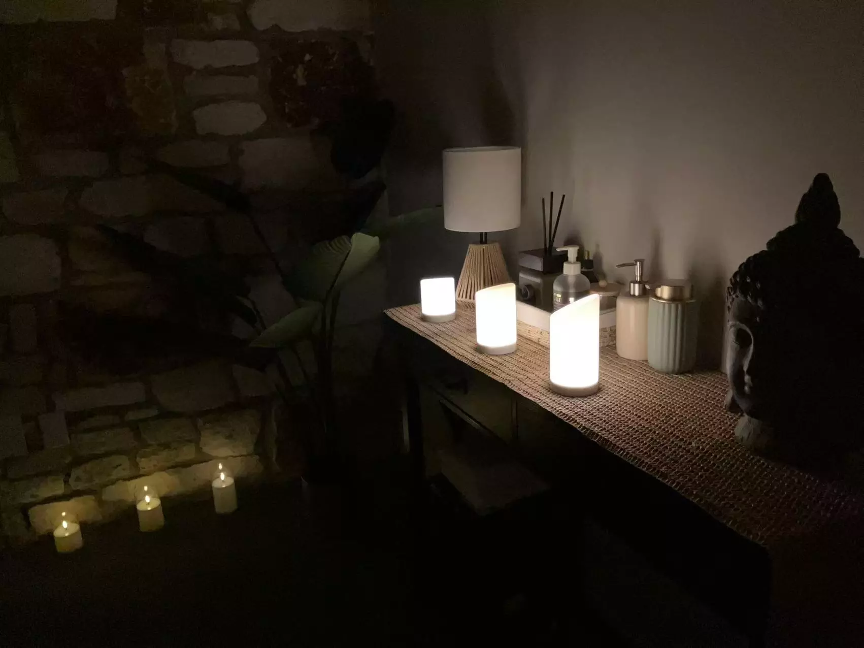 60 or 90 Minute Massage for One or Couples / Head Spa Session for One