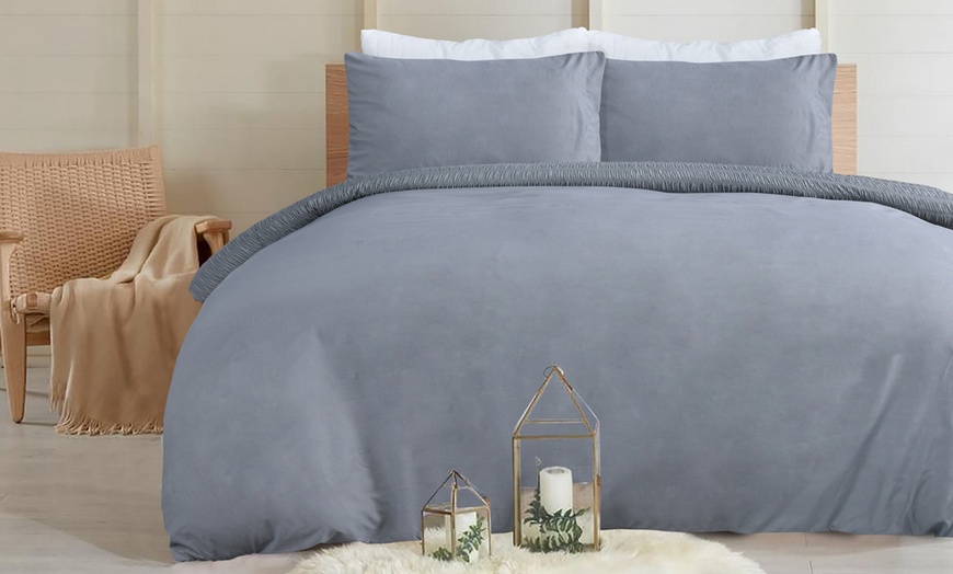 Image 1: Embossed Seersucker Duvet Set