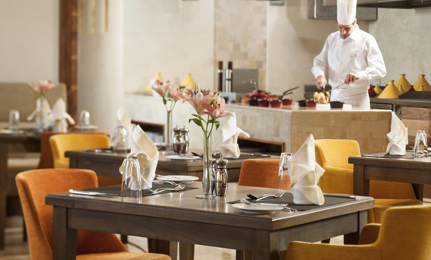 Image 14: Dubai: One-Night 4* Stay with Meals