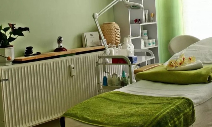 Image 3: 45 Min. Diamant-Mikrodermabrasion-Behandlung inkl. Maske für 1 Person