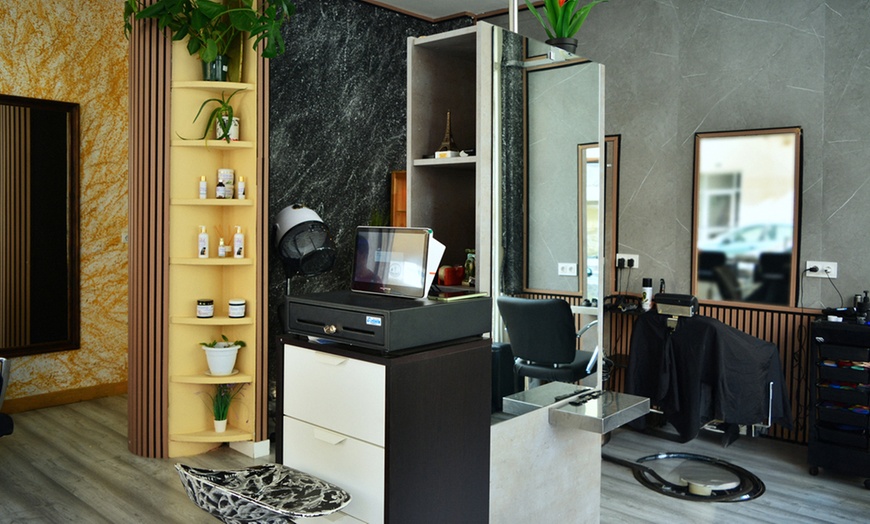 Image 2: Peluquería con lavado, masaje, peinado y opción a corte y color