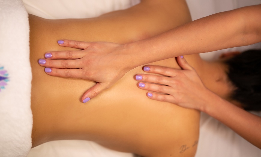 Image 6: Ultimate Relaxation: Tailored 30, 45, or 60-Minute Massages for 1 or 2