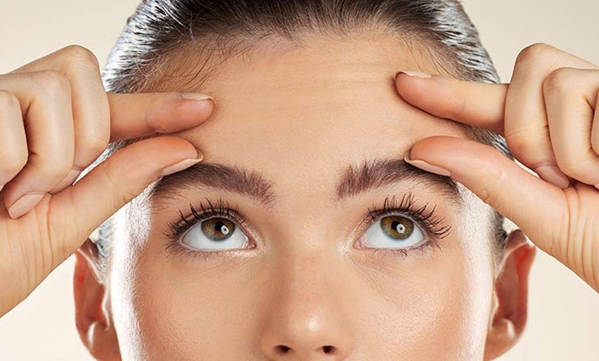 Image 1: Tratamiento reafirmante inyectable en tercio superior facial