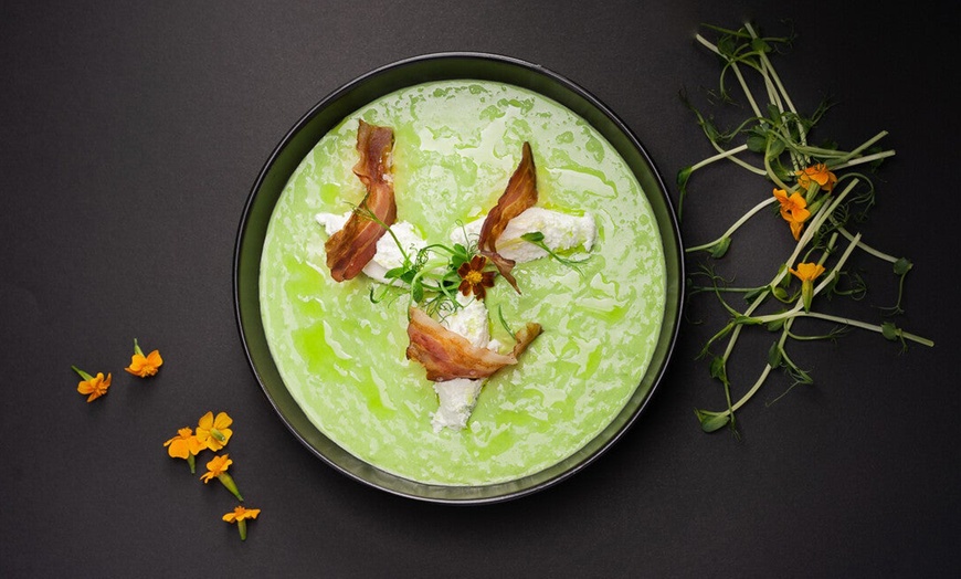 Image 9: Menu authentique en 4 services au restaurant Le Moulin de la Sambuc