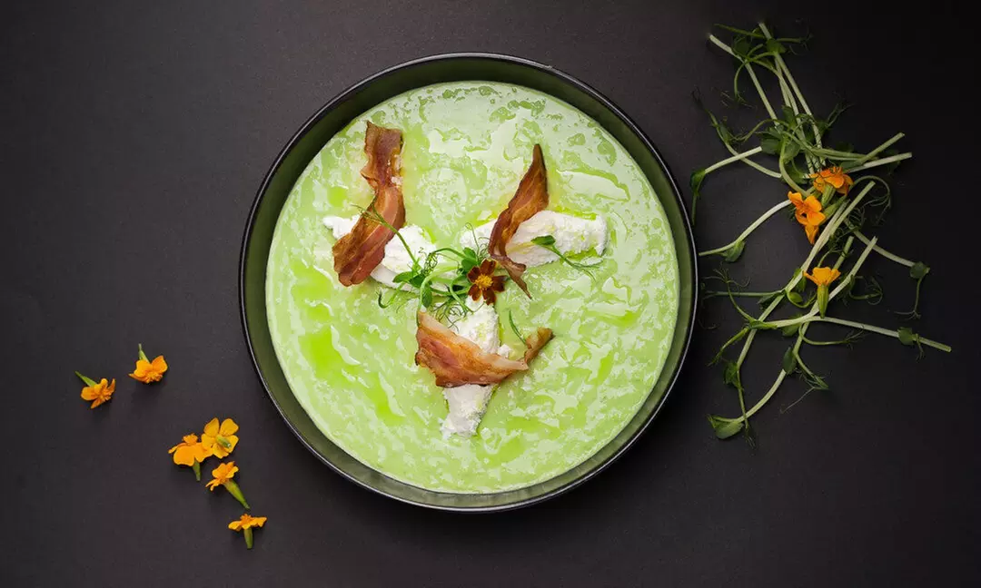 Menu authentique en 4 services au restaurant Le Moulin de la Sambuc