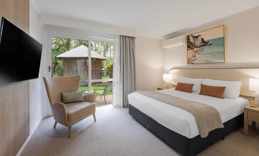 Image 2: Palm Cove Getaway: Two or Three-Bedroom Apartment with WiFi