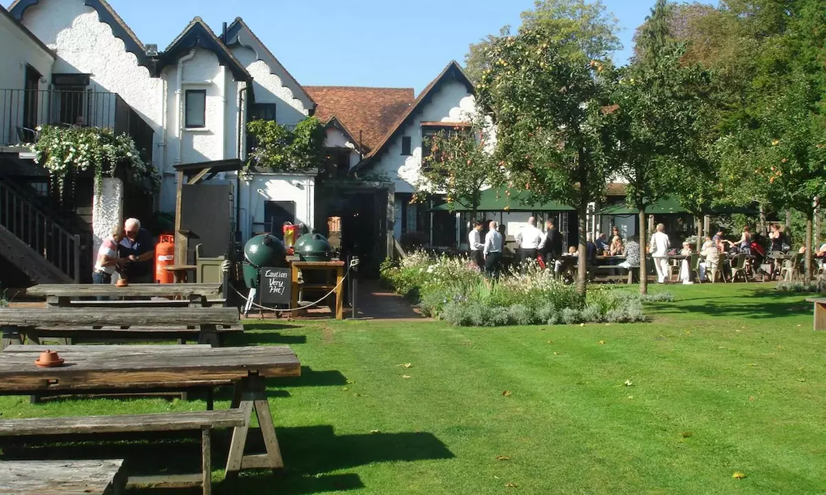 Hurley: Classic Double with Breakfast