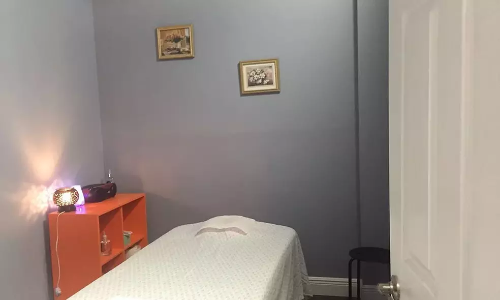 60, 90, or 120- Minutes Hydrotherapy Scalp and Body Massage Experience