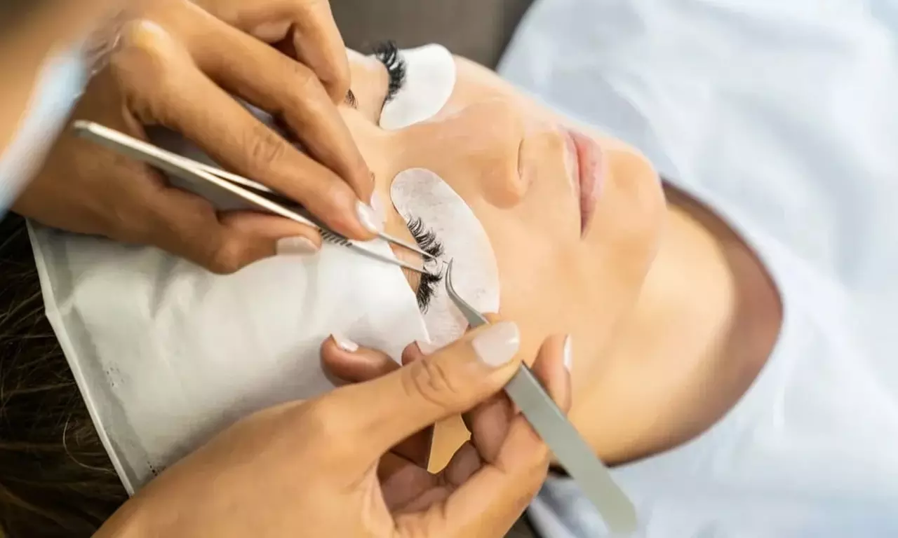 Brow Tint, Design Shaping & Tint or Natural Classic Full Set