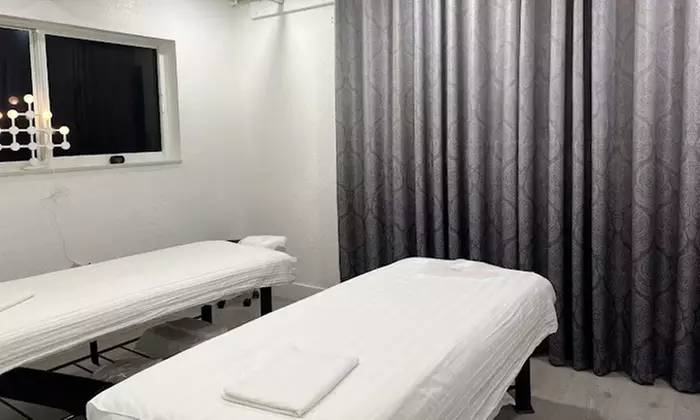 Swedish, Deep Tissue or Thai Massage w/Hot Towels for 1 or Couples