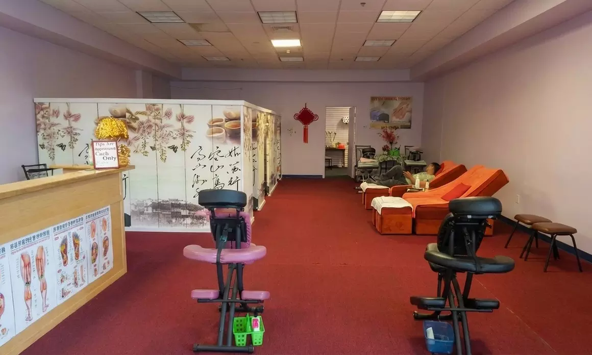 60-Min Custom Foot Reflexology with Chinese Herbal & Water Soak