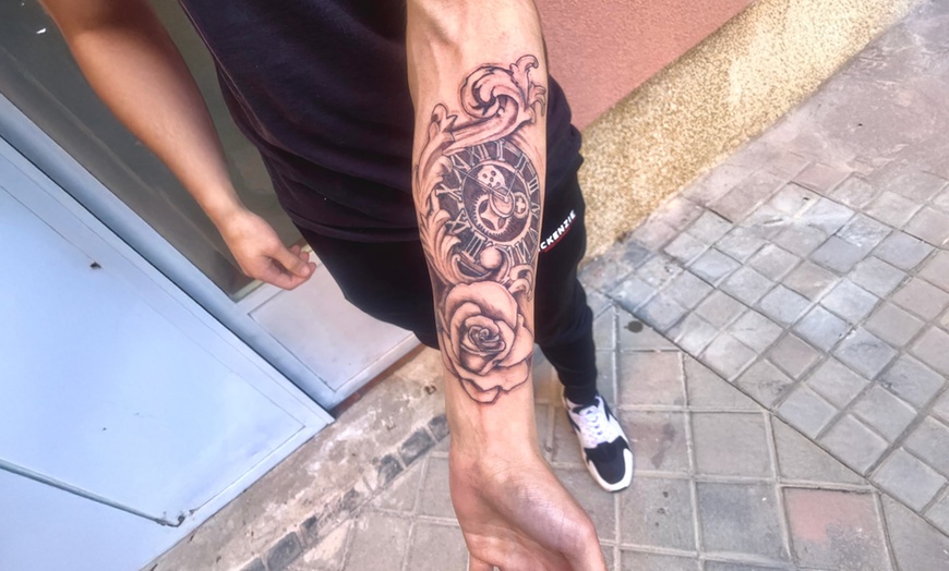 Image 2: Tatuaje en hombro, bíceps, antebrazo, gemelo o cuádriceps para 1