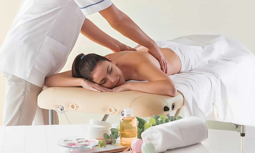 Image 3: Ritual relax en pareja de 60 o 90 min. con masaje, espumoso y bombones