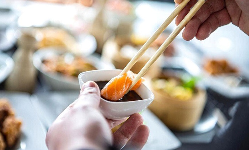 Image 19: Menú japonés para 2 o 4 personas con opciones clásicas o gourmet